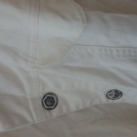 White jean jacket adorned with blue rhinestone like pieces. - Picture 4 of 6